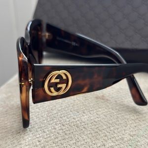 GUCCI SUNGLASSES